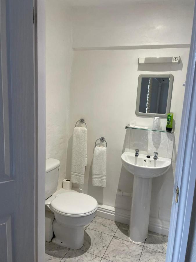 ברידג'נורת' Courtyard Rooms מראה חיצוני תמונה